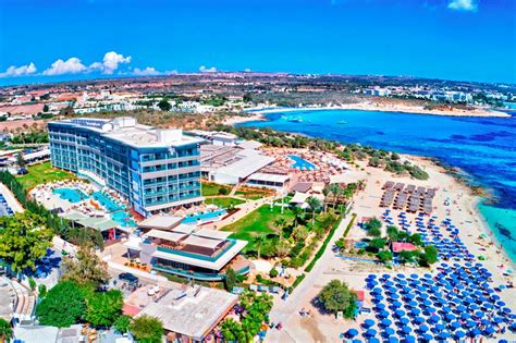 ASTERIAS BEACH HOTEL .